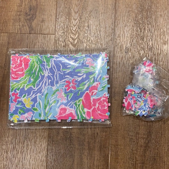 Lilly Pulitzer Gift With Purchase Puzzle - Picture 2 of 4